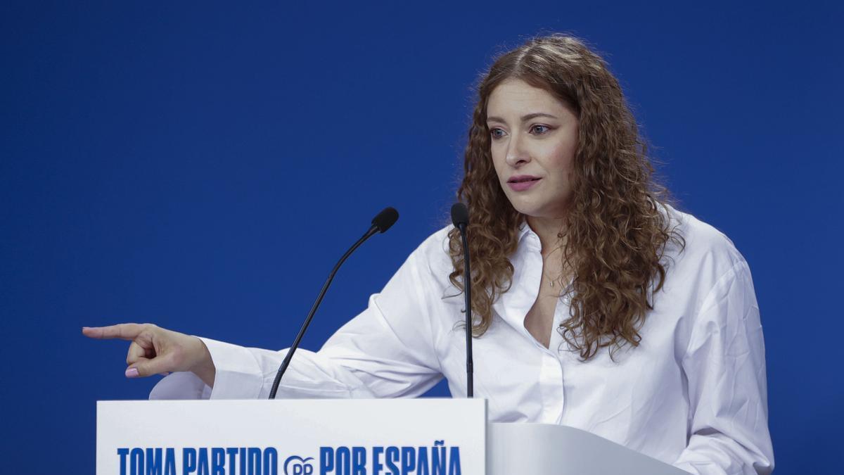 La portavoz del PP en el Congreso, Ester Muñoz, durante la rueda de prensa que ha ofrecido este lunes en la sede del partido.