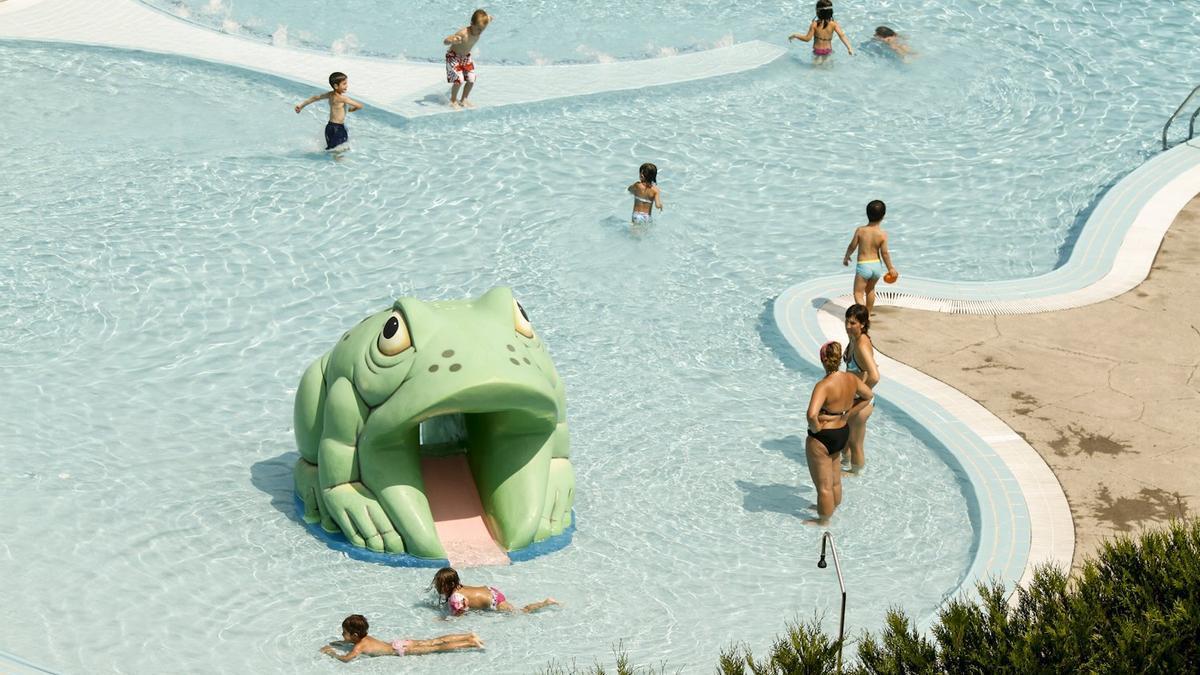 Vista de la piscinta exterior de Azpeitia