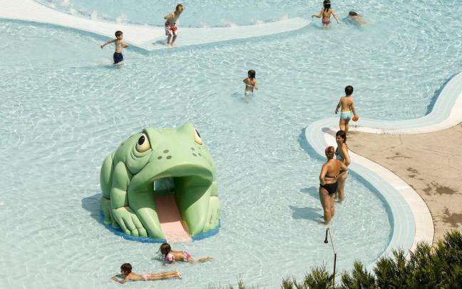 Vista de la piscinta exterior de Azpeitia