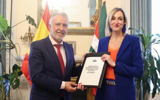 Ubarretxena ha viajado a Madrid para hacer entrega, en mano, de la documentación elaborada por el Gobierno vasco para cerrar las transferencias pendientes en el plazo comprometido.