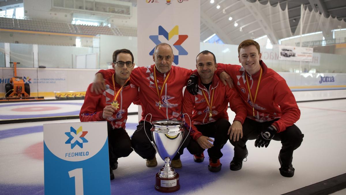 El Iparpolo festeja el oro conseguido en Jaca