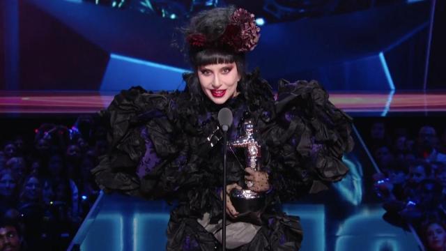Lady Gaga se corona como artista más premiada y Ricky Martin hace historia en los MTV VMAs 2025 ganando el primer premio Latin Icon