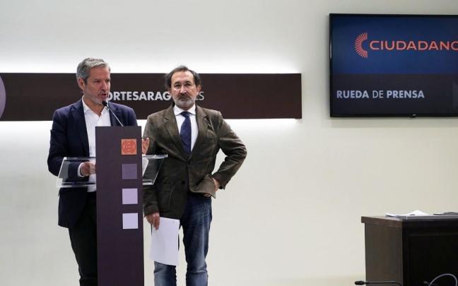El portavoz de Ciudadanos en las Cortes de Aragón, Daniel Pérez Calvo, y el portavoz en Hacienda de Cs en el Parlamento regional, José Luis Saz.