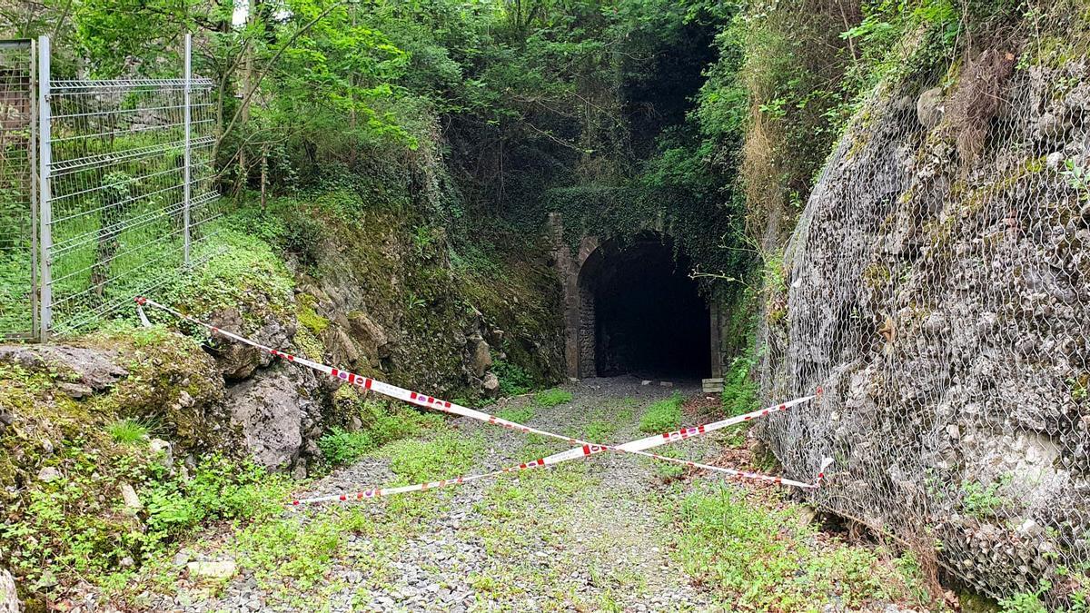 Antiguo recorrido del tren por Avenida Gipuzkoa.