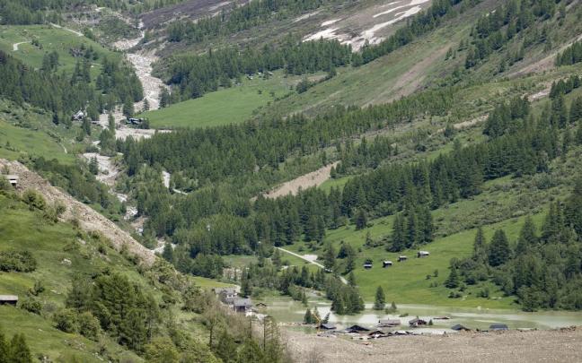 Imagen del pueblo sepultado tras la rotura de un glaciar en los Alpes suizos / EFE Imagen del pueblo sepultado tras la rotura de un glaciar en los Alpes suizos