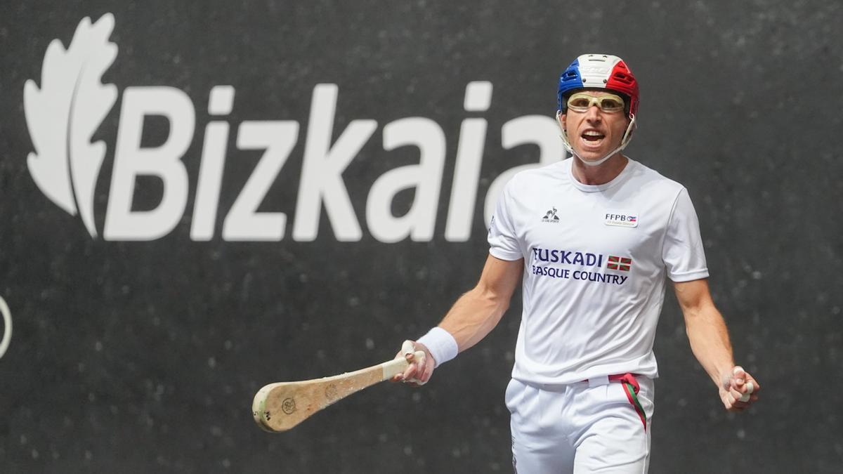 Dan Necol, con Francia.