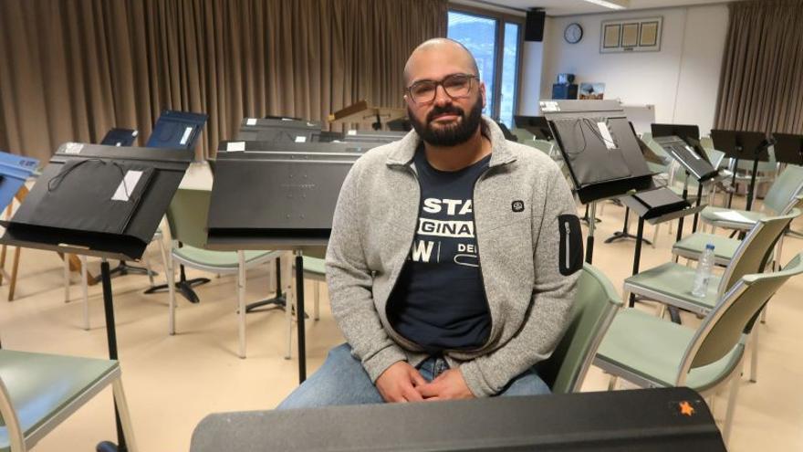 Andoni Vázquez, en el local de ensayo de la banda de Zumarraga.