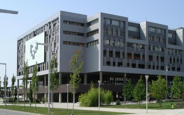 Las sanciones pueden ir desde la expulsión de la universidad por un período de tiempo en los casos más graves, hasta la amonestación privada en los casos más leves. Las sanciones pueden ir desde la expulsión de la universidad por un período de tiempo en los casos más graves, hasta la amonestación privada en los casos más leves.