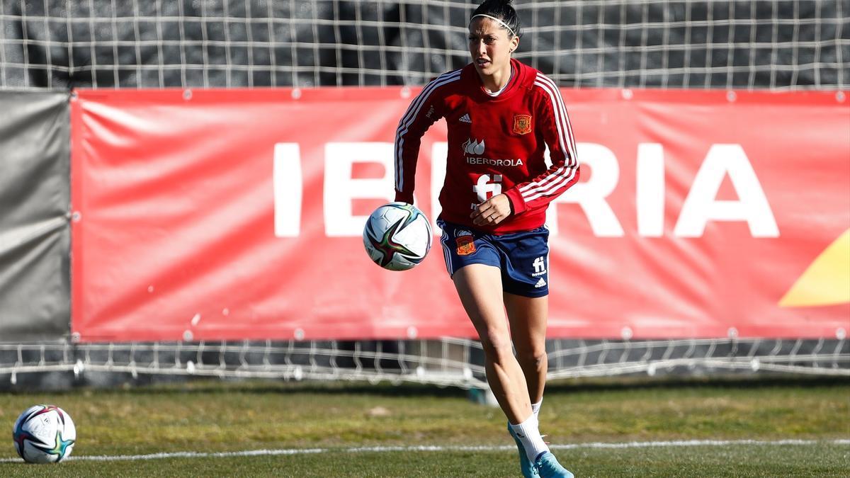 Jenni Hermoso entrenando con la selección española.