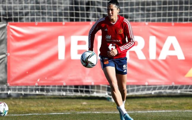 Jenni Hermoso entrenando con la selección española. Jenni Hermoso entrenando con la selección española.