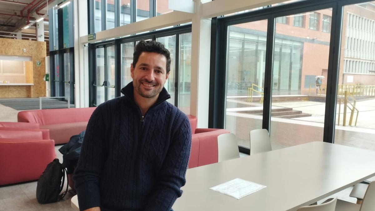 El profesor de Mondragon Unibertsitatea, Egoitz de la Iglesia, en As Fabrik.