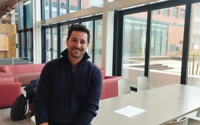 El profesor de Mondragon Unibertsitatea, Egoitz de la Iglesia, en As Fabrik.