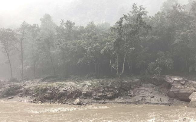 Un deslizamiento de tierra azotó las cercanías del puerto de Gyirong en la región autónoma de Xizang, en el suroeste de China.