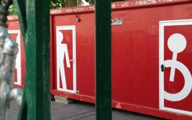 La totalidad de los aseos deber&aacute;n estar instalados para el 4 de julio