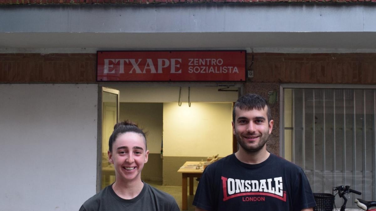 Zoihartze Osa y Jon Lopez, militantes del Mugimendu Sozialista.