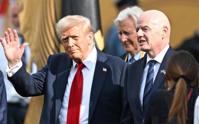 El presidente estadounidense, Donald Trump, junto al presidente de la FIFA, Gianni Infantino