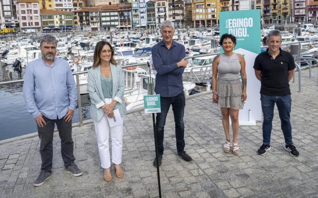 Candidatos de la coalición soberanista al Congreso y al Senado, ayer en un acto en Bermeo. Candidatos de la coalición soberanista al Congreso y al Senado, ayer en un acto en Bermeo.