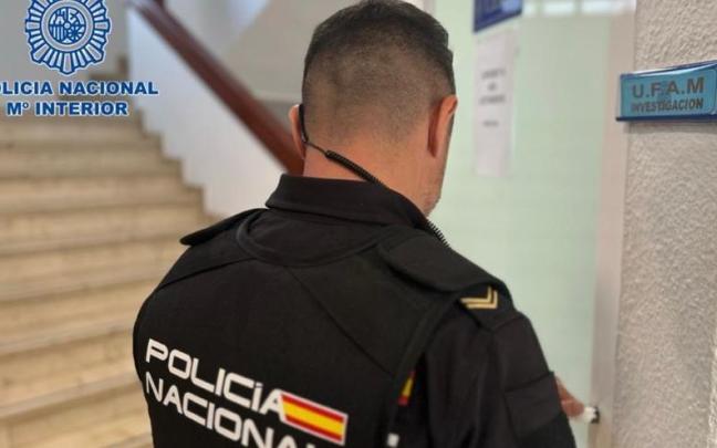 Un agente de la Policía Nacional Un agente de la Policía Nacional