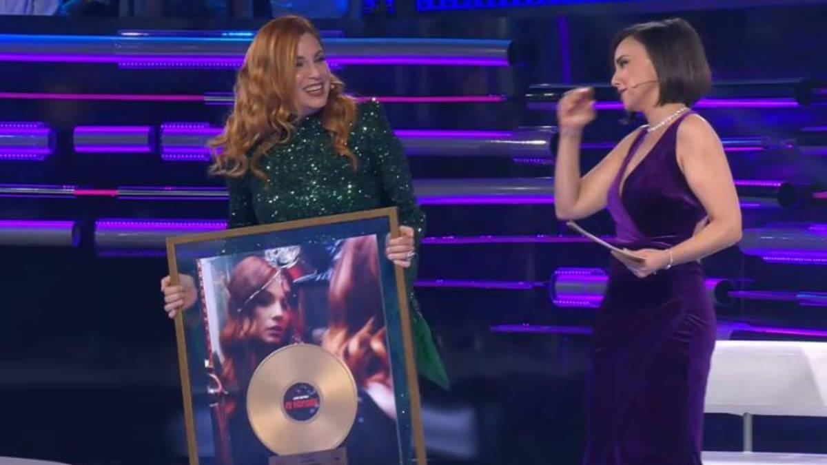 Leire Martínez recibe el Disco de Oro por 'Mi nombre'