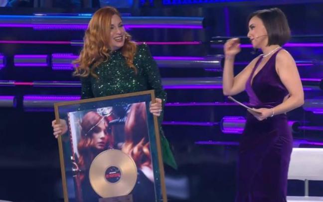 Leire Martínez recibe el Disco de Oro por 'Mi nombre'