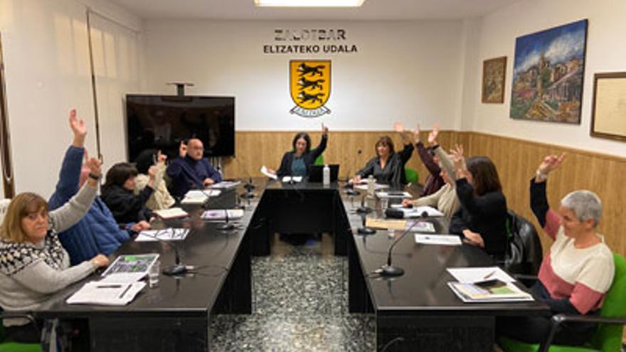 Kontuak EH Bilduren gobernu taldearen, eta oposizioko EAJ PNV eta PSE-EE alderdien aldeko botoekin onartu dira.