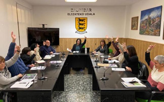 Kontuak EH Bilduren gobernu taldearen, eta oposizioko EAJ PNV eta PSE-EE alderdien aldeko botoekin onartu dira.