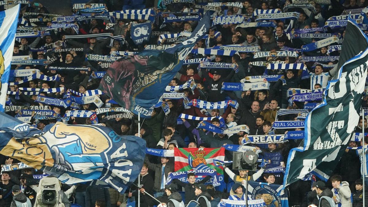 La afición de la Real en Anoeta. / RUBEN PLAZA