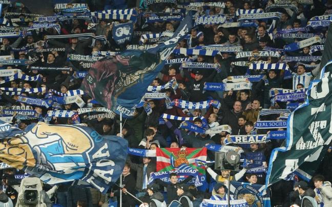 La afición de la Real en Anoeta. / RUBEN PLAZA