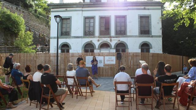 Acto de inauguración del jardín de Erkibe de Zumaia.