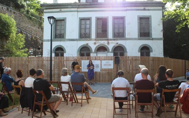 Acto de inauguración del jardín de Erkibe de Zumaia.