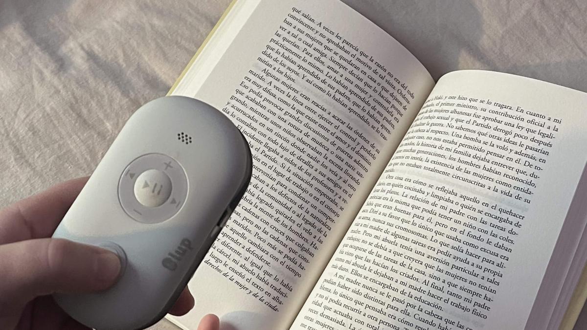 , el aparato es capaz de leer en voz alta el contenido escaneado y de traducir documentos en más de 30 idiomas