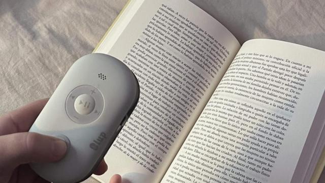 , el aparato es capaz de leer en voz alta el contenido escaneado y de traducir documentos en más de 30 idiomas