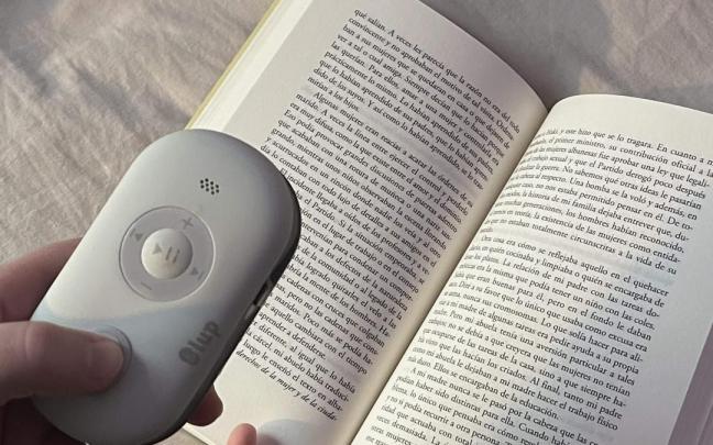 , el aparato es capaz de leer en voz alta el contenido escaneado y de traducir documentos en más de 30 idiomas