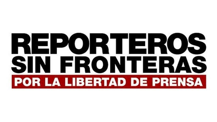 Bozeramaileen Batzordeak Francisco de Vitoria Domina eman dio Mugarik Gabeko Kazetariak erakundeari.