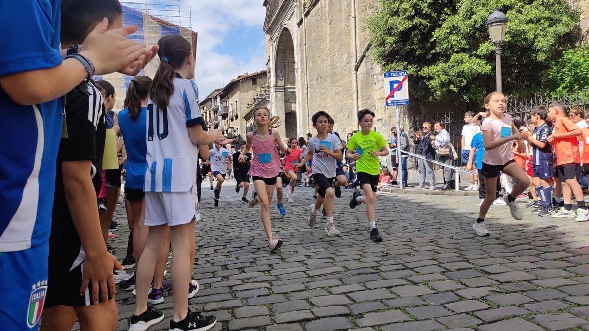 Las calles de Azkoitia serán invadidas por corredores de Primaria y ESO la mañana del domingo
