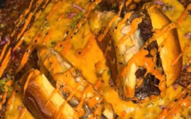 Arroz con hamburguesas