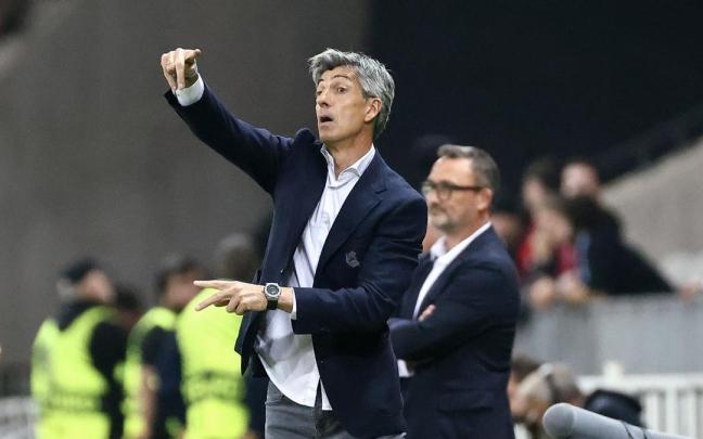 Imanol dando indicaciones en Niza. / REAL SOCIEDAD