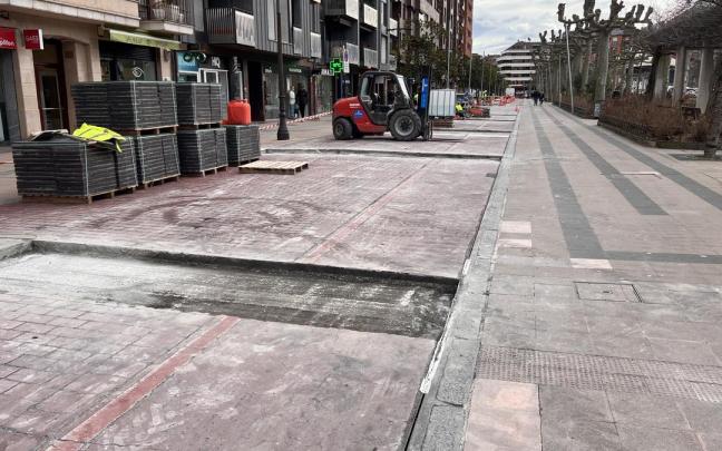 Obras en el paseo de Gernika de Beasain.