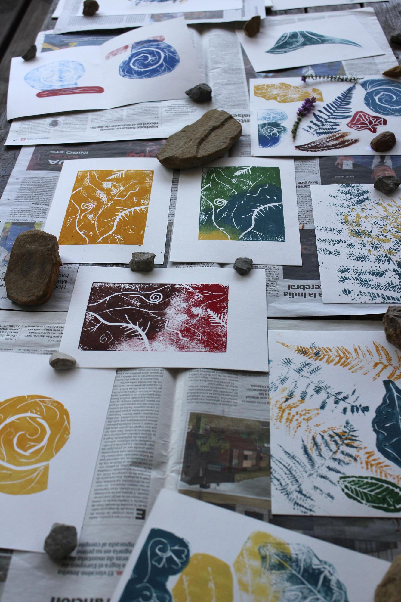 Alba Tojo es la artista plástica especializada en grabado que imparte este taller.