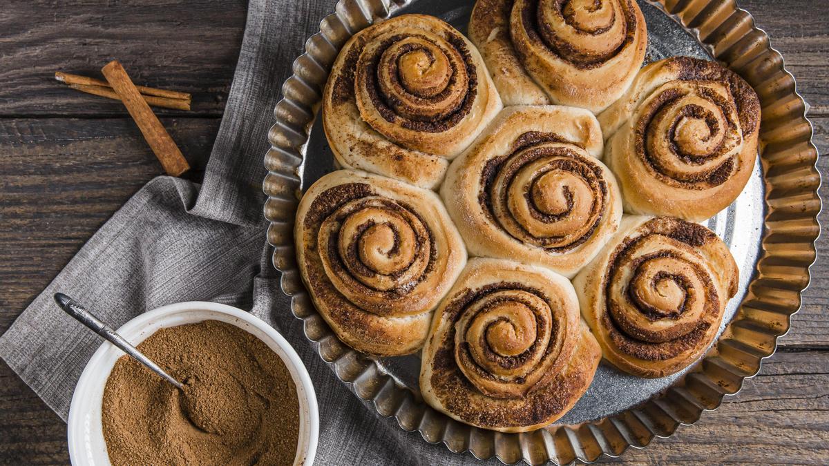 Cinnamon rolls o rollitos de canela.