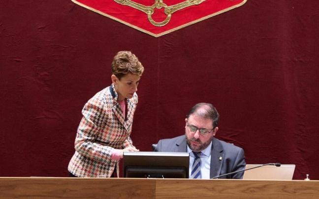La presidenta, María Chivite, y el presidente del Parlamento, Unai Hualde, en un pleno. La presidenta, María Chivite, y el presidente del Parlamento, Unai Hualde, en un pleno.
