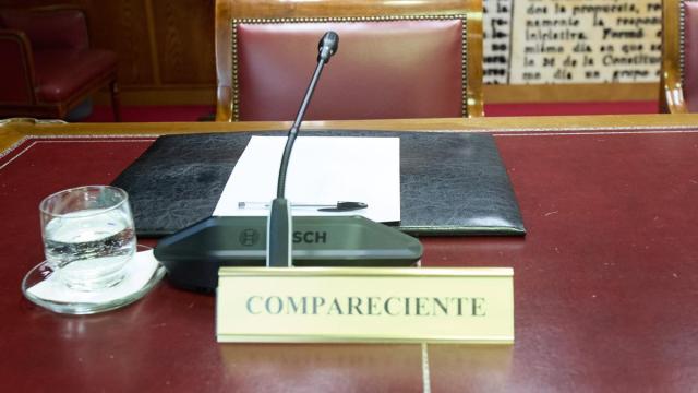 Imagen de la silla de comparecientes en el Senado