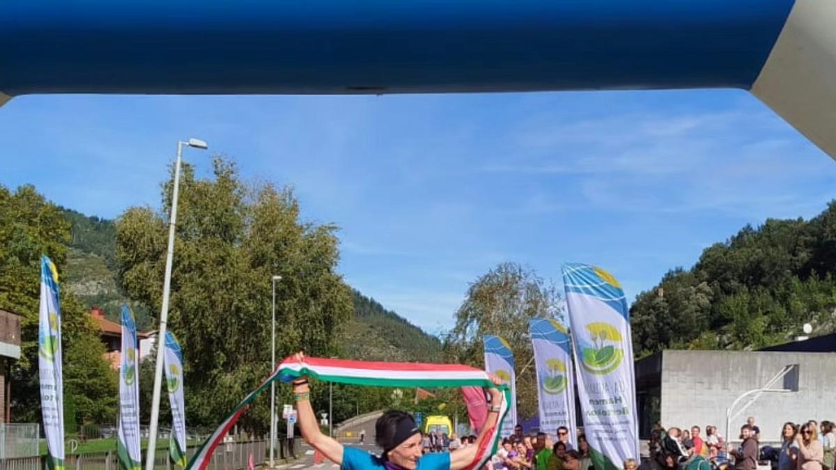 Oihana Kortazar cruza la meta en Txara Trail 2024