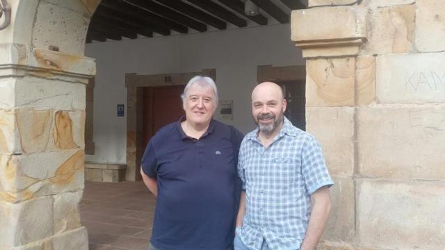 Ibon Altzelai, concejal de EH Bildu, y Alberto Bezunartea, edil de Legazpiko Berdeak Independientes