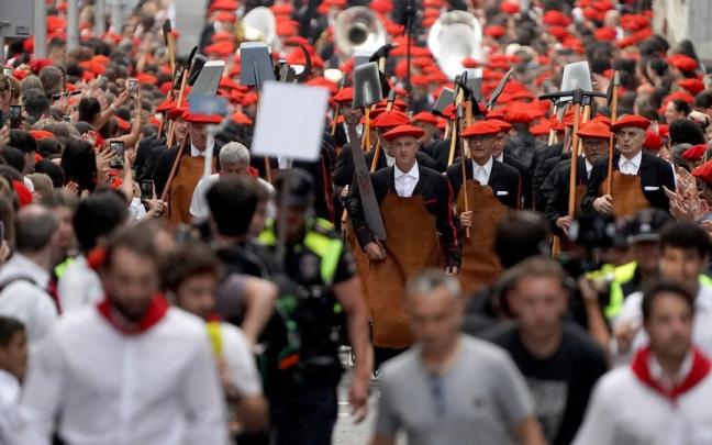 Instante en el que arrancaba el Alarde tradicional de Irun, el primero de la mañana