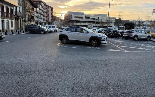 Aparcamiento de Plaza Bizkaia, reservado a residentes.