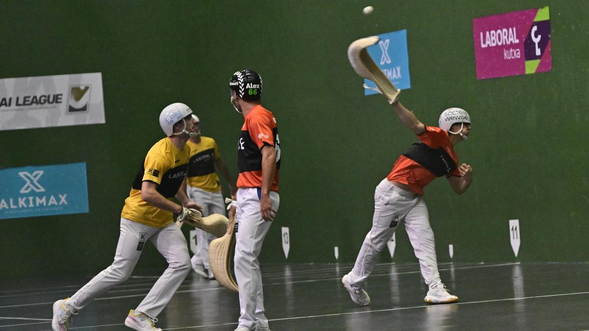 En imágenes: Semifinal del Bilbao Iron Cup entre Johan-Atain y Goitia-Gorka en el Club Deportivo.