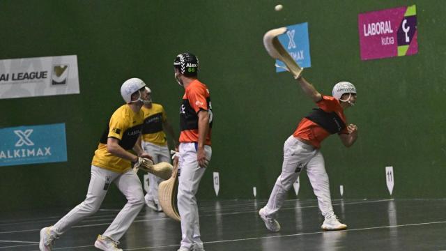 En imágenes: Semifinal del Bilbao Iron Cup entre Johan-Atain y Goitia-Gorka en el Club Deportivo.