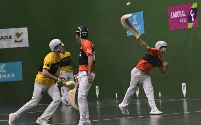 En imágenes: Semifinal del Bilbao Iron Cup entre Johan-Atain y Goitia-Gorka en el Club Deportivo.