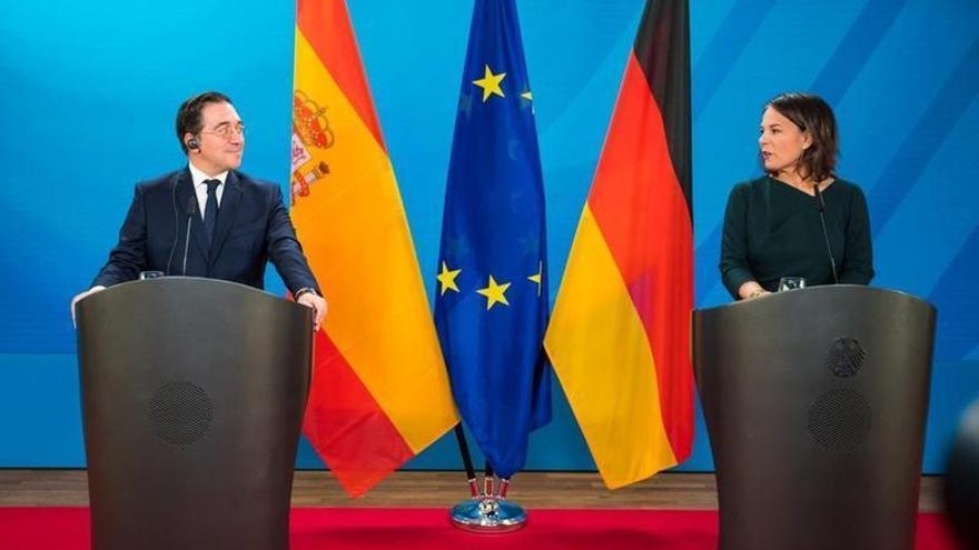 El ministro español de Asuntos Exteriores, José Manuel Albares, y su homóloga alemana, Annalena Baerbock, durante su rueda de prensa en Berlín.
